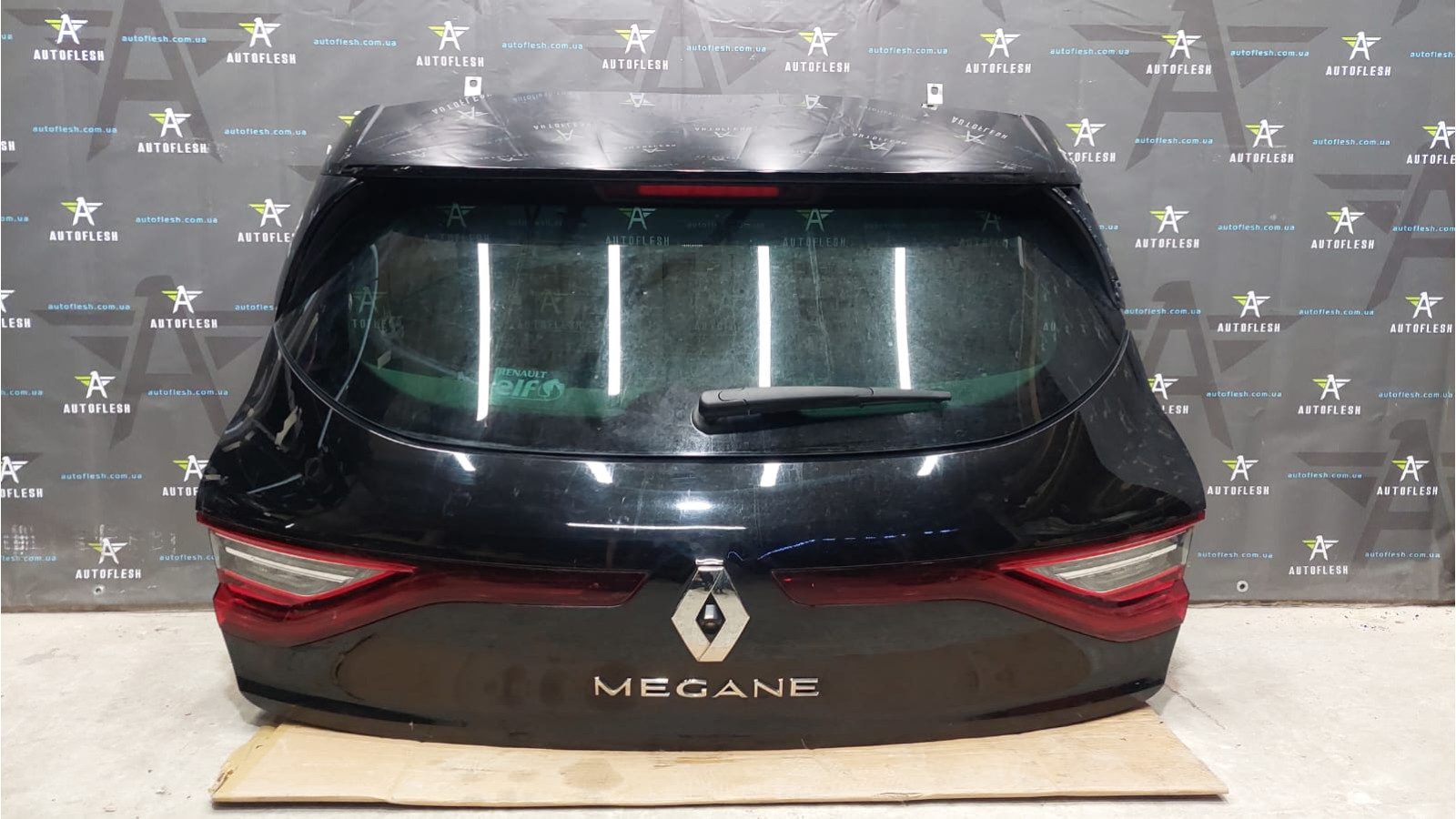 Крышка багажника 901521012R, 903004372R Renault Megane 4 хетчбек бу Крышка багажника 901521012R, 903004372R Renault Megane 4 хетчбек бу